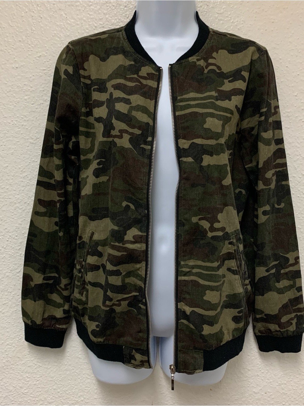 Camouflage Bomber Jacket, Women’s Size S - XS Front Zip And Pockets 100% Cotton